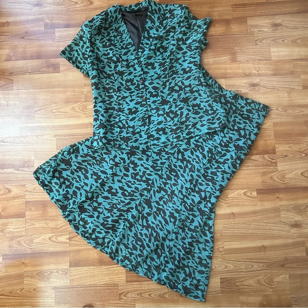 Green print skirt and blouse set - size M